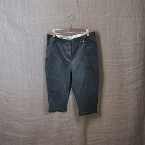 French Laundry Sport Black Capri's Sz 12